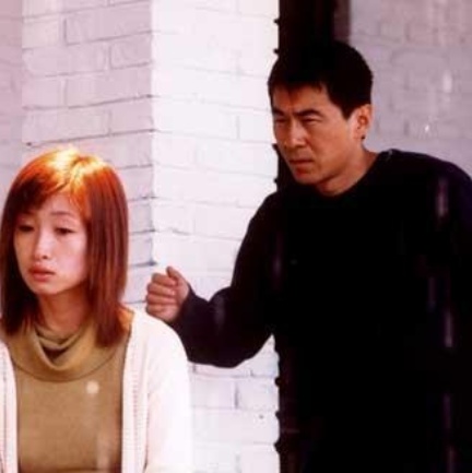 扒开美女的内衣内裤